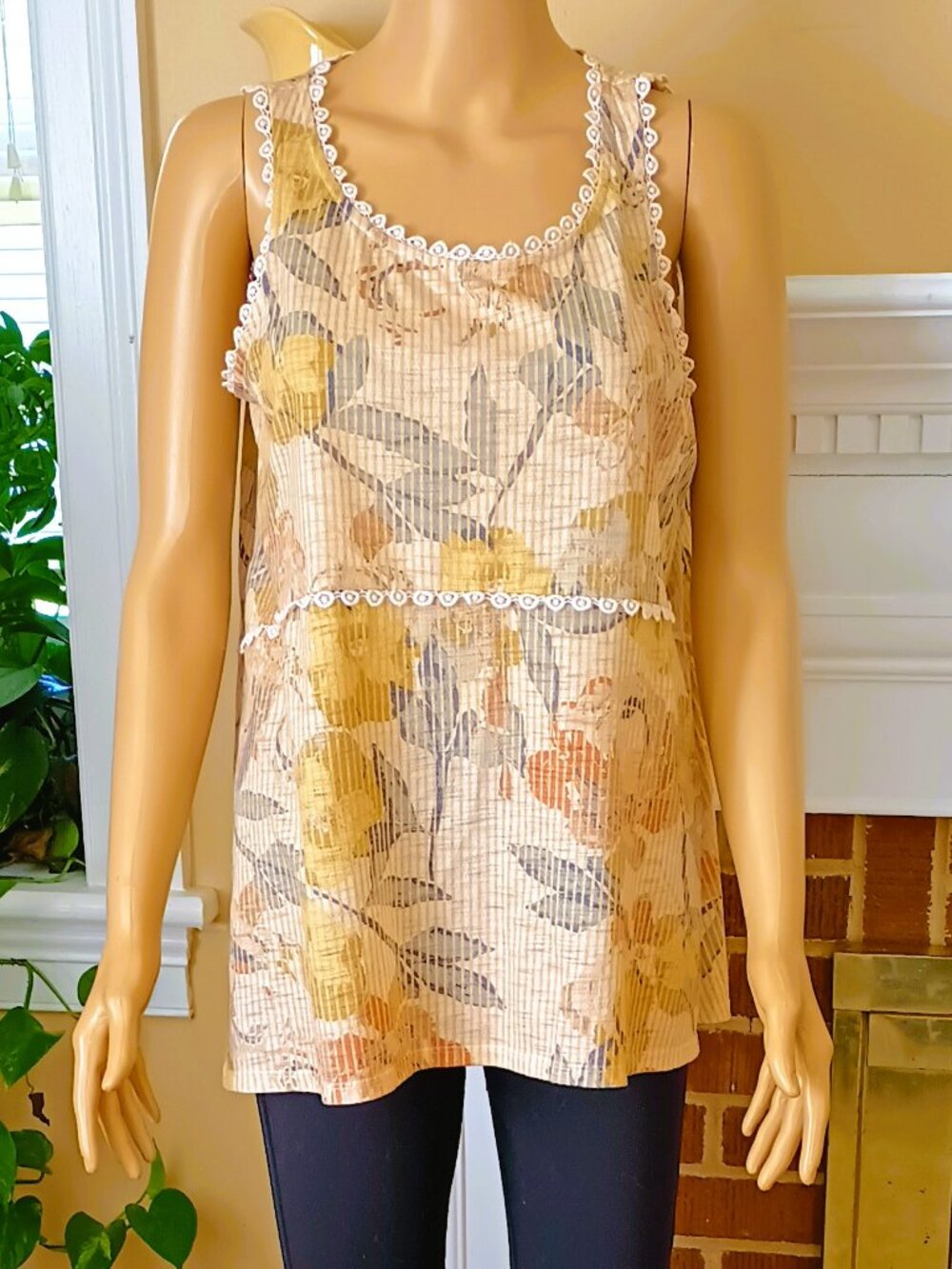LC Lauren Conrad Floral Peplum Top L Lace Trim Pastel Soft Women's Tank